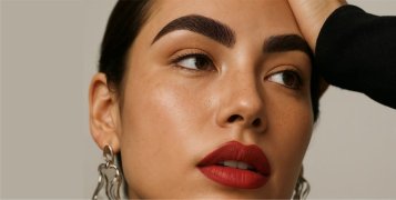 Výhody henny na obočí Dyōtics